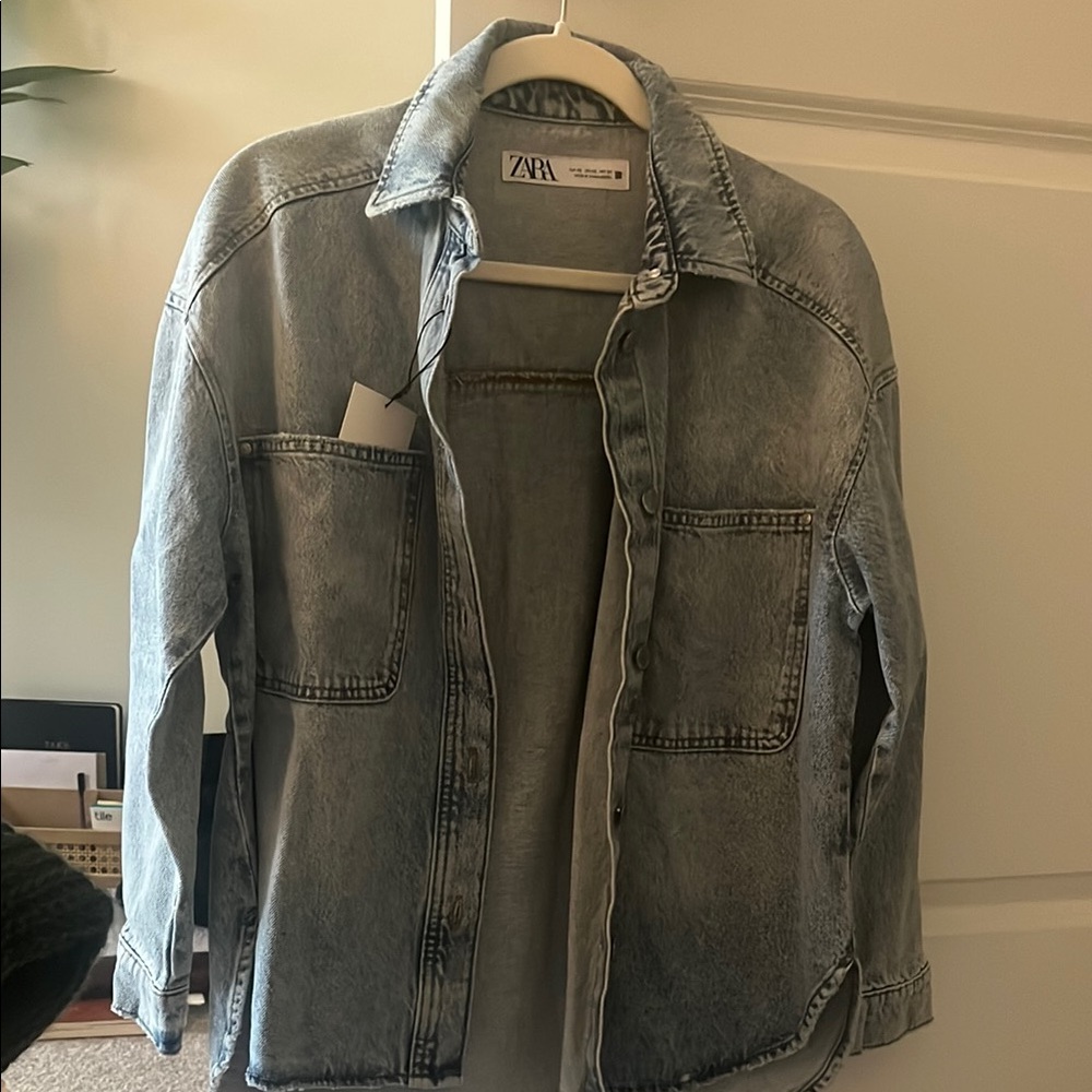 PRICE DROP ⬇️ NWT Zara Washed Denim Jacket - WOMENS XS